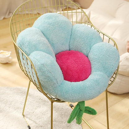 Coussin de sol futon fleuri pour la maison, idéal pour les petits espaces.