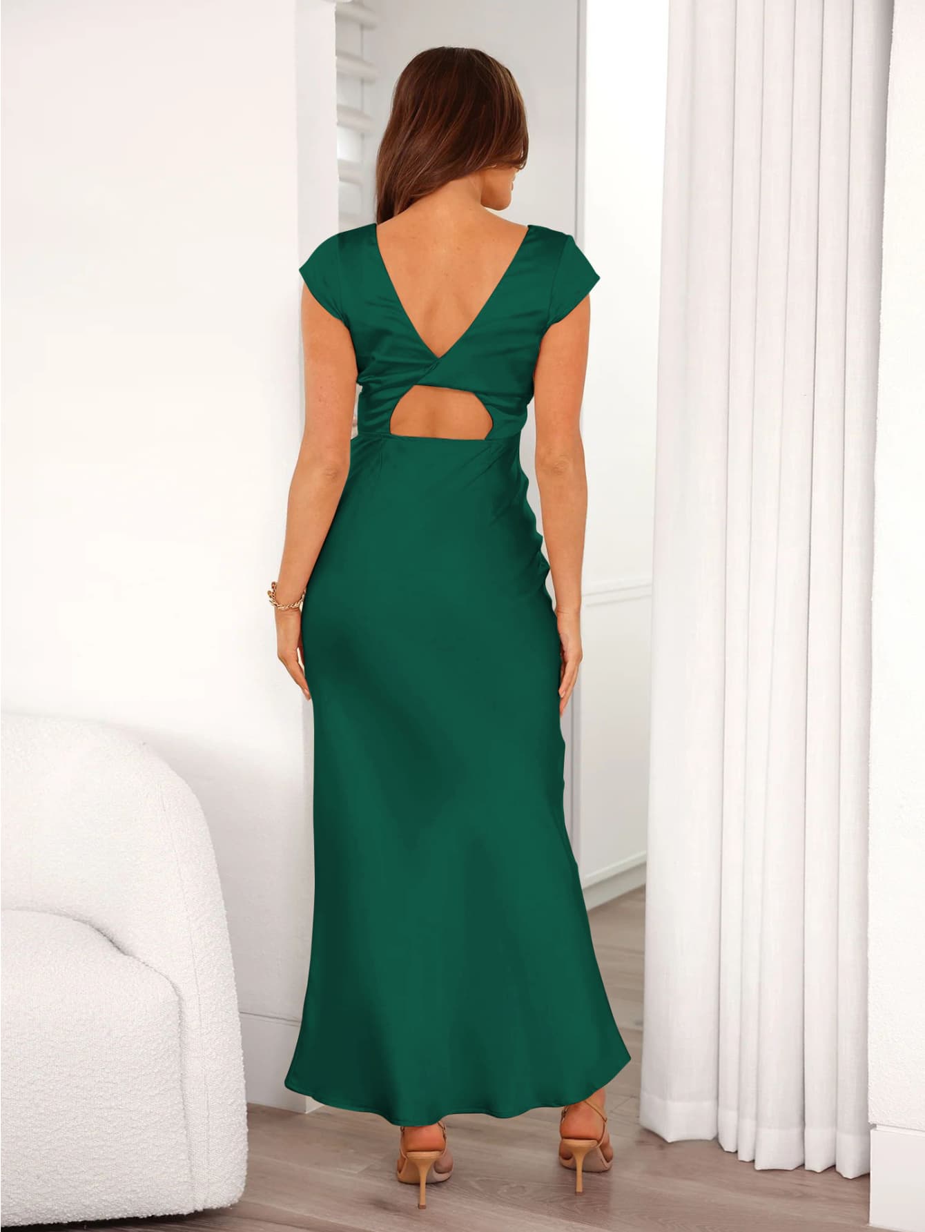 Robe longue col V satin