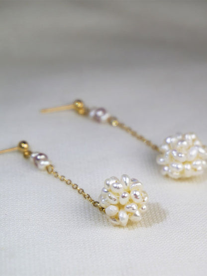 Boucles d'oreilles pendantes chic en perles d'eau douce naturelles
