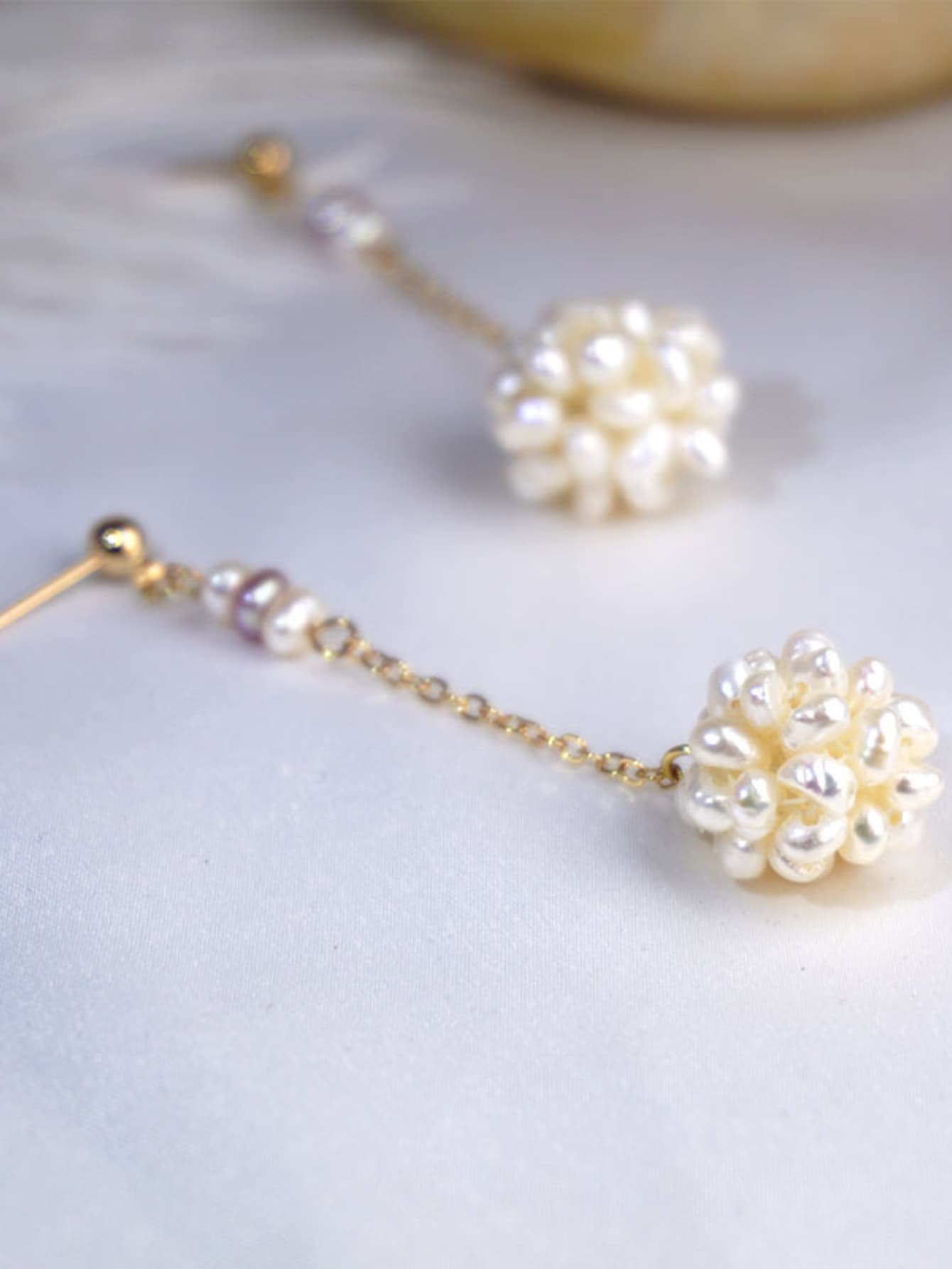 Boucles d'oreilles pendantes chic en perles d'eau douce naturelles