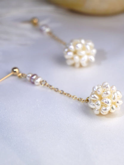 Boucles d'oreilles pendantes chic en perles d'eau douce naturelles