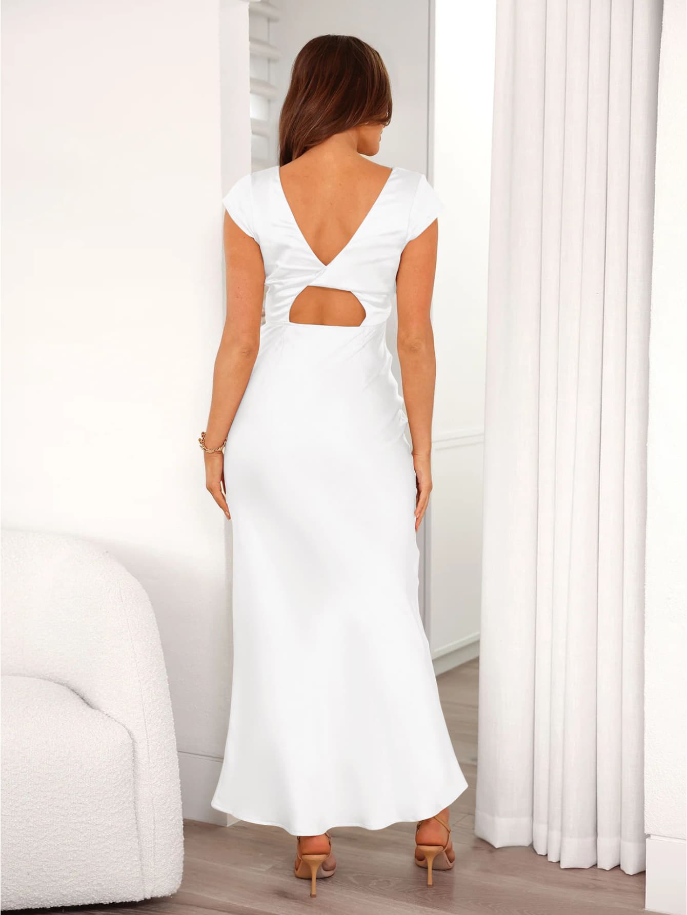 Robe longue col V satin