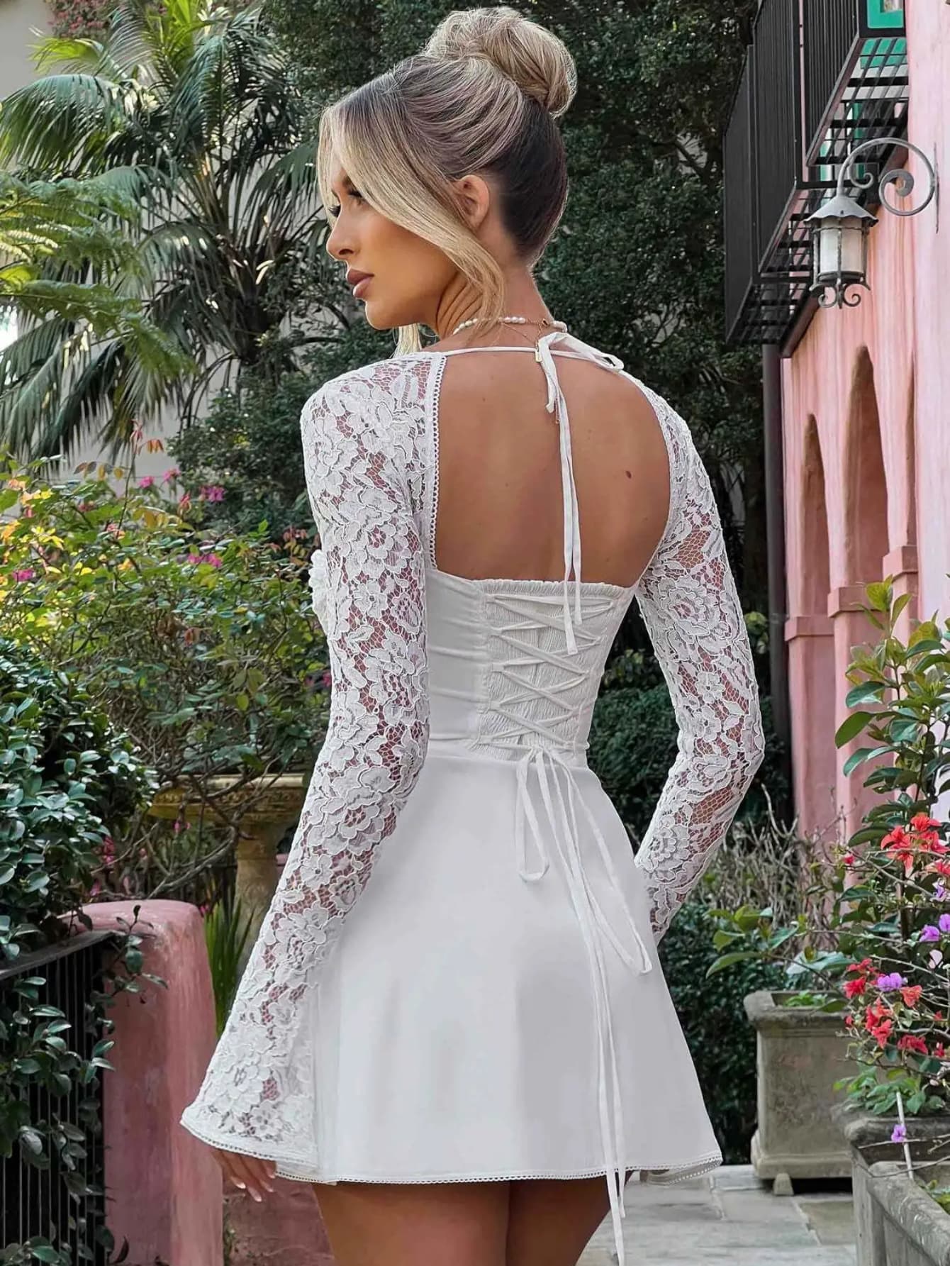 Robe manches dentelle chic