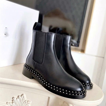 Bottines en cuir cloutées