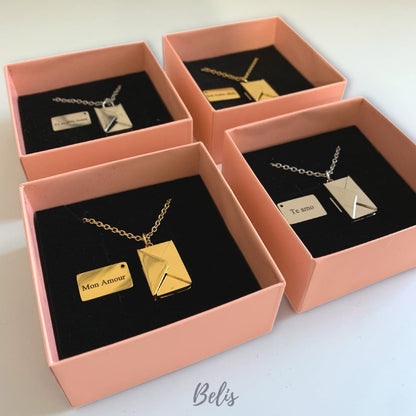 Collier avec pendentif enveloppe personnalisable