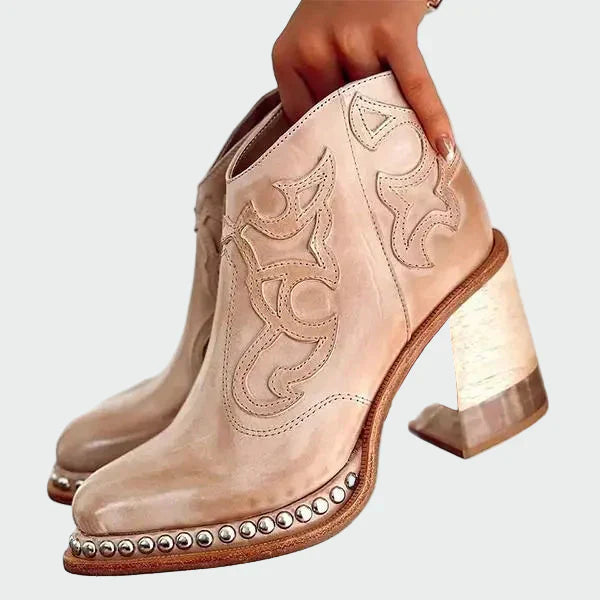 Bottes en cuir brodées