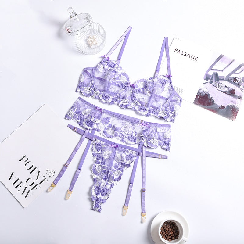 Ensemble de lingerie violet