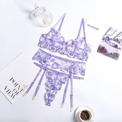Ensemble de lingerie violet