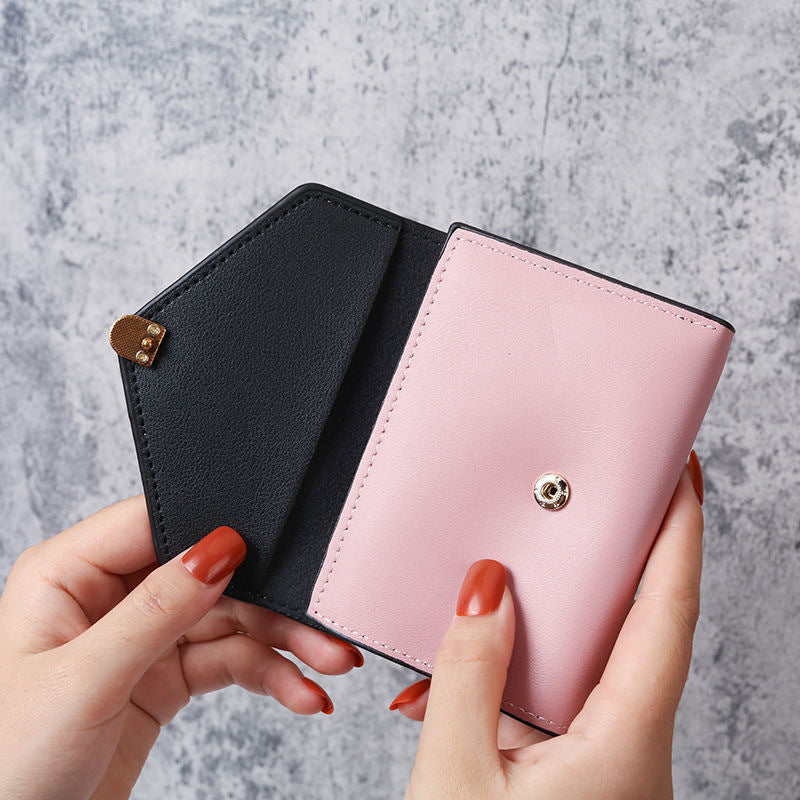 Petit portefeuille à rabat pour femme